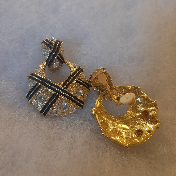 Vintage clip on earrings - Picture 2 of 2